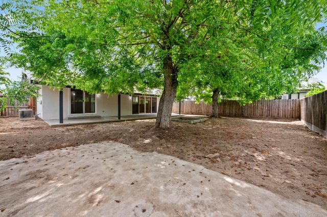 1555 N Roosevelt Avenue, Fresno, CA 93728