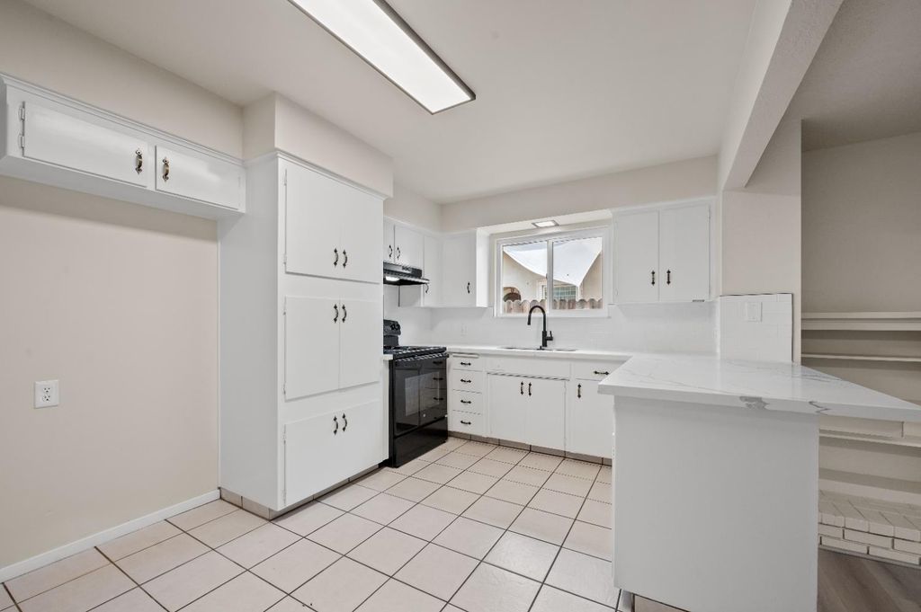 Image 11 of property listing at 1555 N Roosevelt Avenue, Fresno, CA 93728