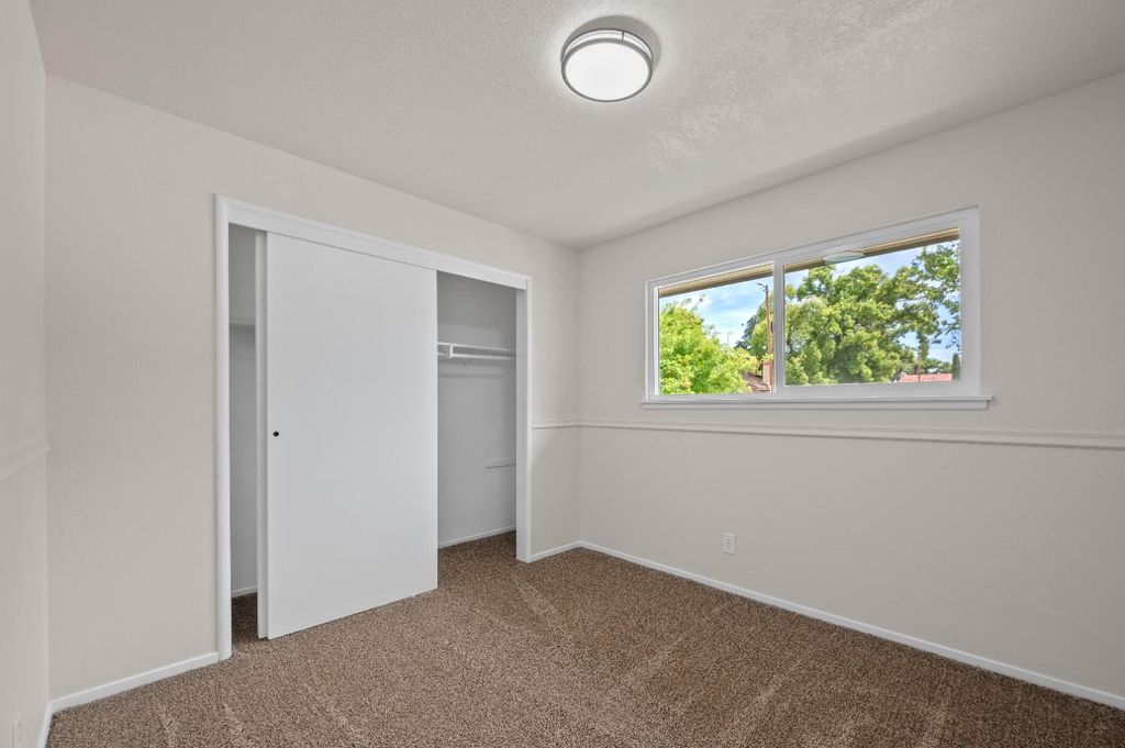 Image 16 of property listing at 1555 N Roosevelt Avenue, Fresno, CA 93728