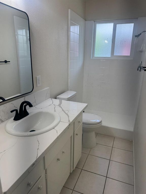 Image 18 of property listing at 1555 N Roosevelt Avenue, Fresno, CA 93728