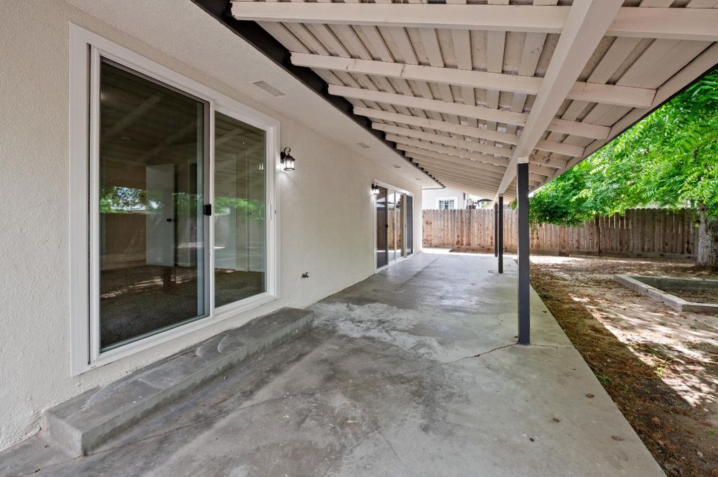 Image 20 of property listing at 1555 N Roosevelt Avenue, Fresno, CA 93728