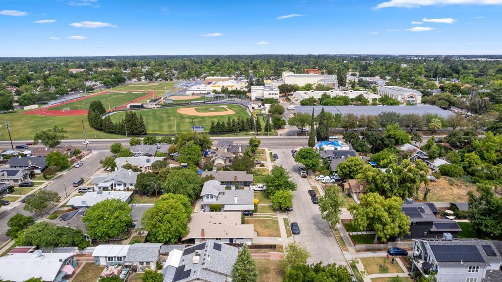 Image 24 of property listing at 1555 N Roosevelt Avenue, Fresno, CA 93728