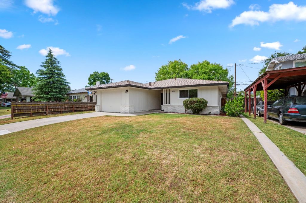 Image 4 of property listing at 1555 N Roosevelt Avenue, Fresno, CA 93728