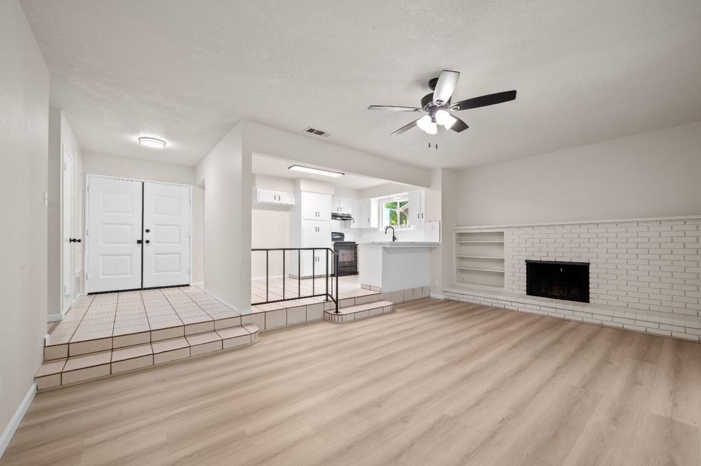 Image 7 of property listing at 1555 N Roosevelt Avenue, Fresno, CA 93728