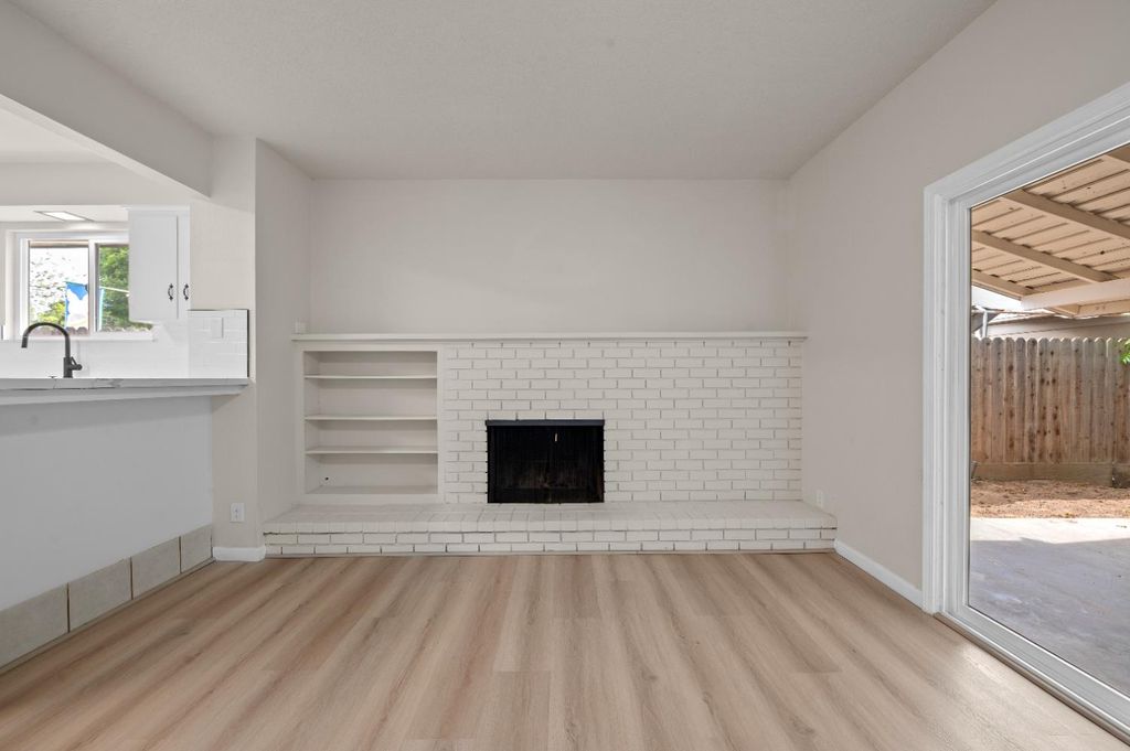 Image 8 of property listing at 1555 N Roosevelt Avenue, Fresno, CA 93728