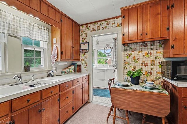 133 Mountain View Road, King, NC 27021