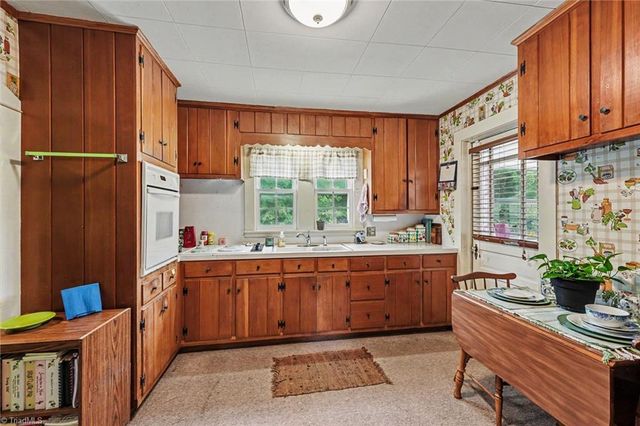 133 Mountain View Road, King, NC 27021