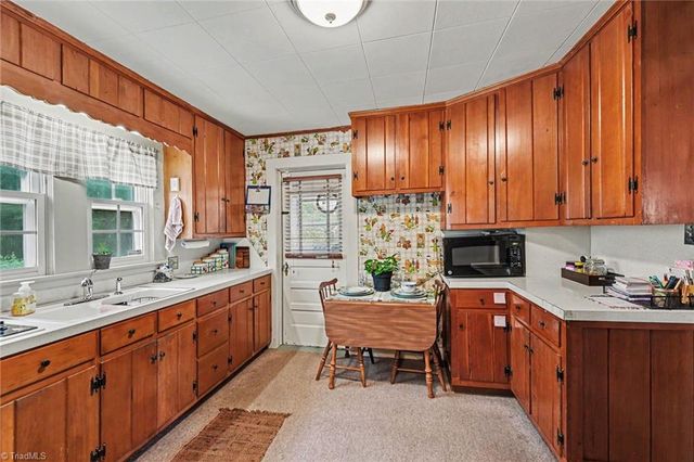 133 Mountain View Road, King, NC 27021