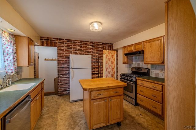 107 Brookland Drive, Salina, NY 13208