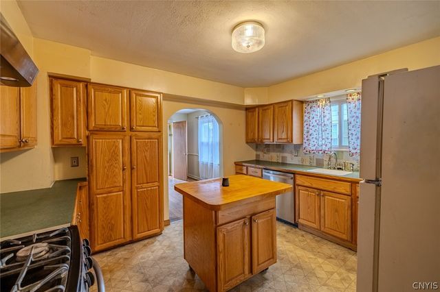107 Brookland Drive, Salina, NY 13208