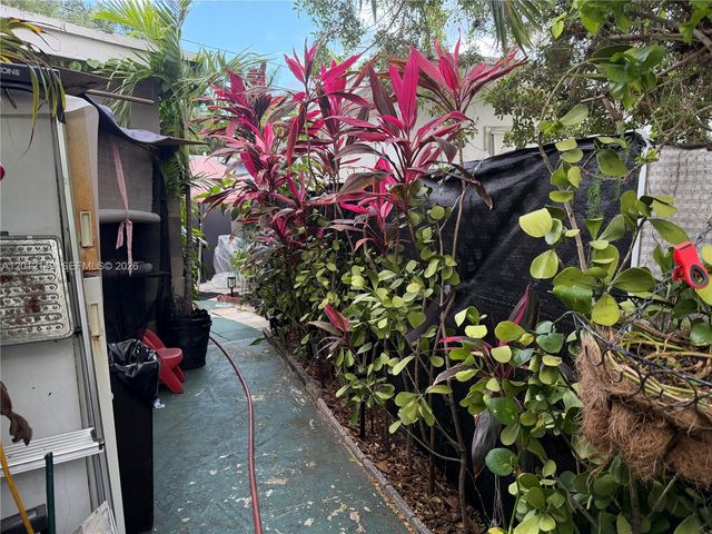 2305 NE 135th Ter, North Miami Beach, FL 33181
