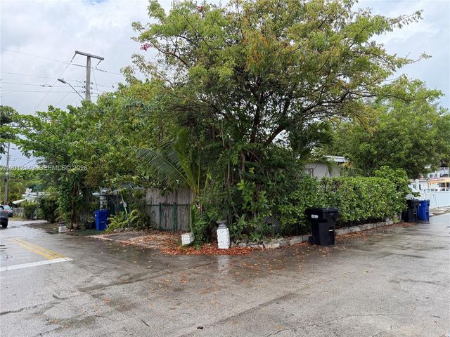 2305 NE 135th Ter, North Miami Beach, FL 33181
