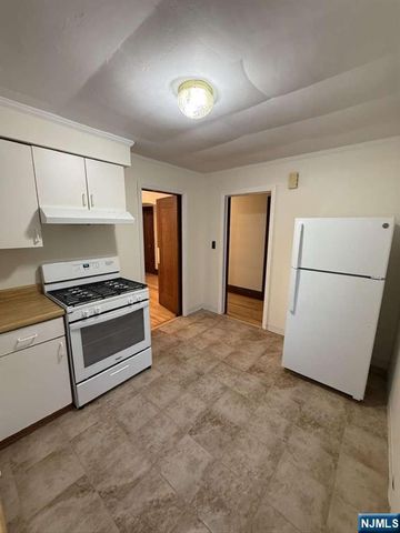 221 Everett Place, Englewood, NJ 07631