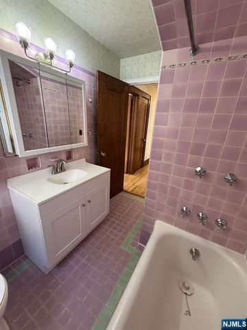 221 Everett Place, Englewood, NJ 07631