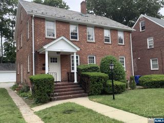 221 Everett Place, Englewood, NJ 07631