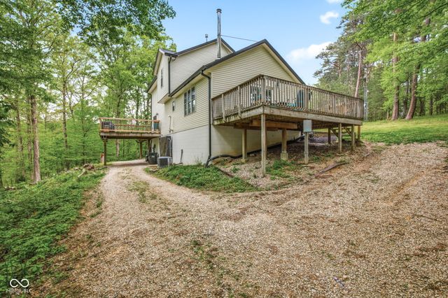 6804 Erika Lane, Nashville, IN 47448