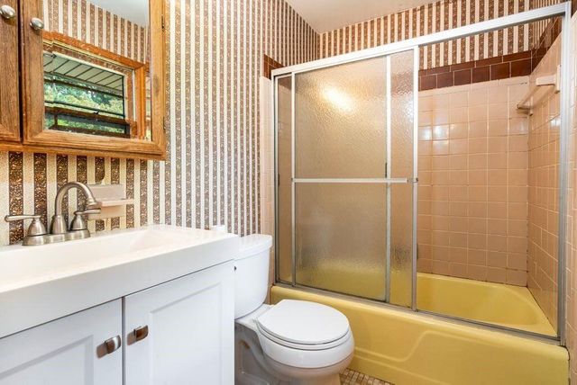 3854 Ridgewood SE Drive, Smyrna, GA 30080