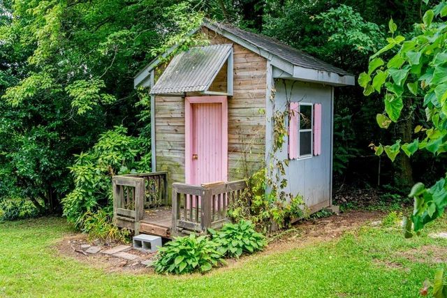 3854 Ridgewood SE Drive, Smyrna, GA 30080