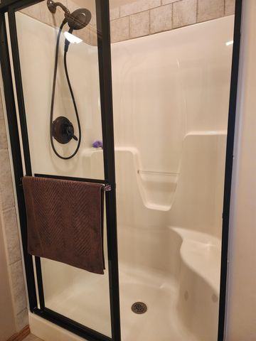 403 N Bailey Mae Ct, Valley Center, KS 67147