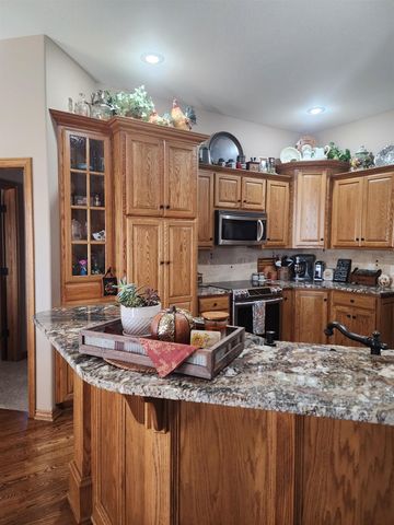 403 N Bailey Mae Ct, Valley Center, KS 67147