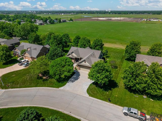 403 N Bailey Mae Ct, Valley Center, KS 67147