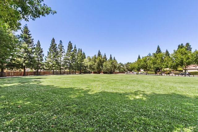 11348 Sabalo Ct, Gold River, CA 95670