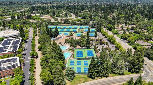 11348 Sabalo Ct, Gold River, CA 95670