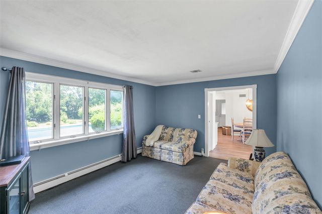 23 Carpenter Lane, Hauppauge, NY 11788