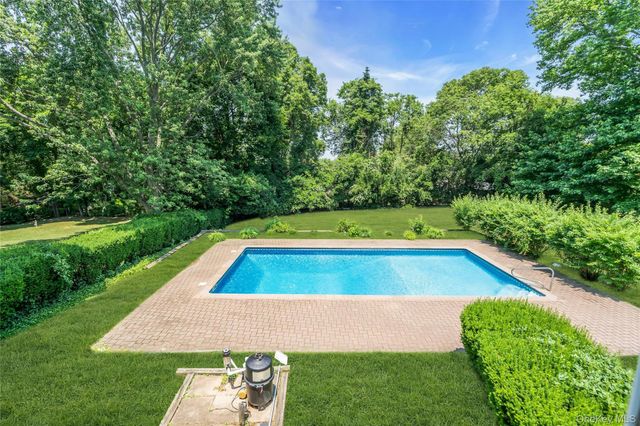 23 Carpenter Lane, Hauppauge, NY 11788