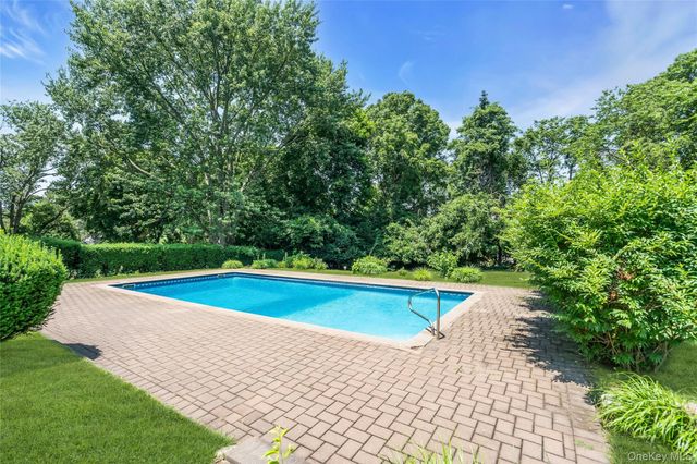 23 Carpenter Lane, Hauppauge, NY 11788