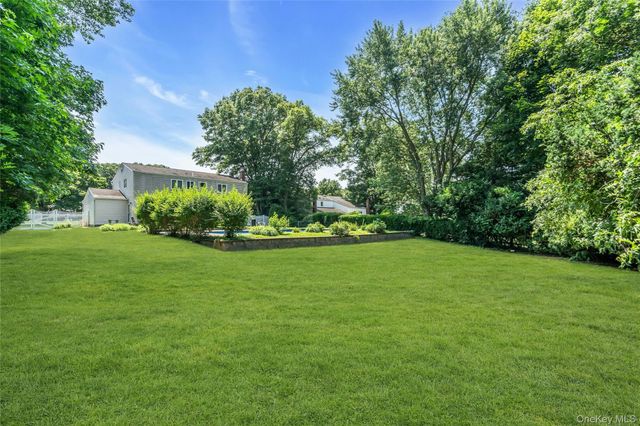 23 Carpenter Lane, Hauppauge, NY 11788