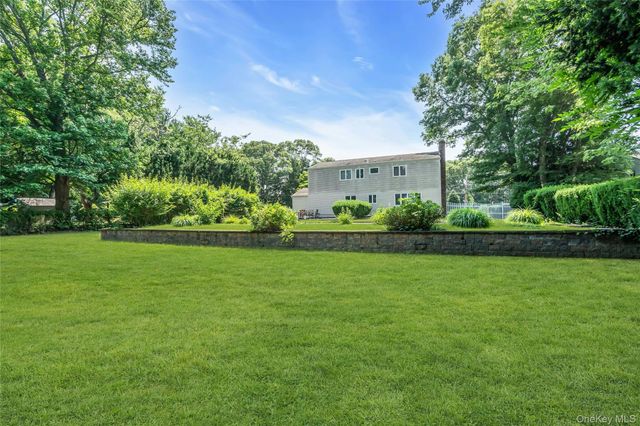 23 Carpenter Lane, Hauppauge, NY 11788