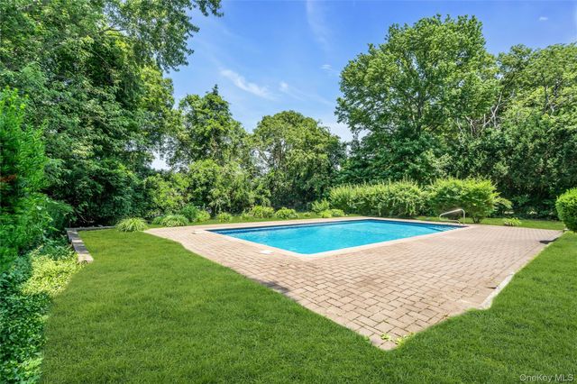 23 Carpenter Lane, Hauppauge, NY 11788