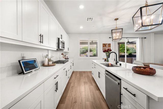16680 Island Oak, Fontana, CA 92336