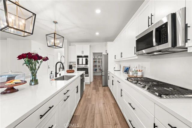 16680 Island Oak, Fontana, CA 92336
