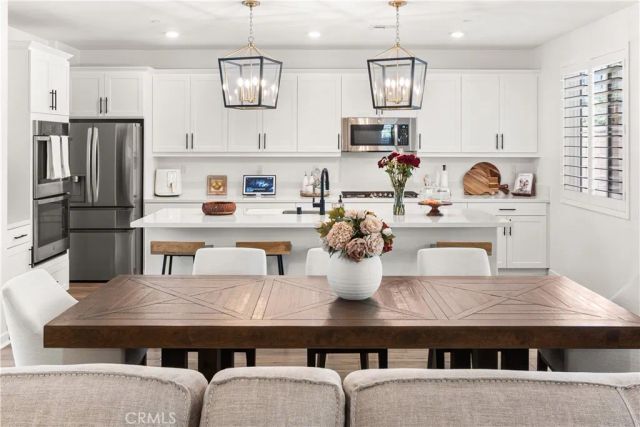 16680 Island Oak, Fontana, CA 92336