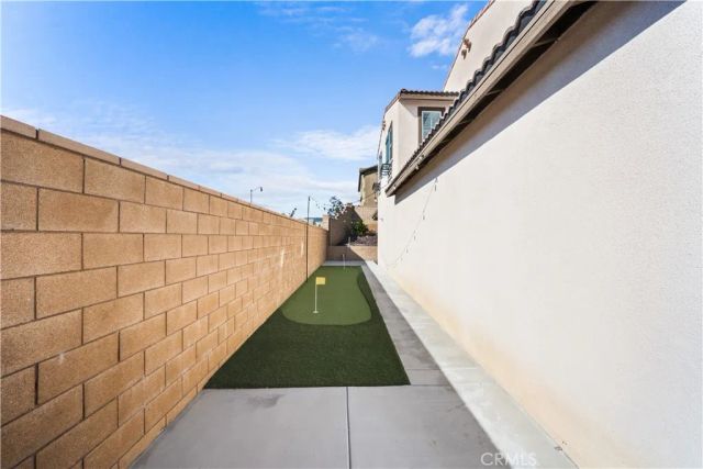 16680 Island Oak, Fontana, CA 92336