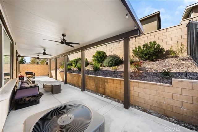 16680 Island Oak, Fontana, CA 92336