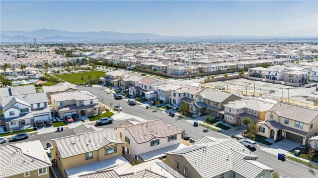 16680 Island Oak, Fontana, CA 92336