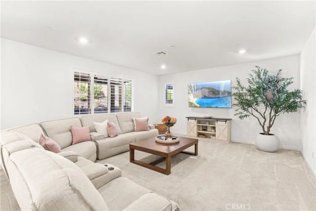 16680 Island Oak, Fontana, CA 92336
