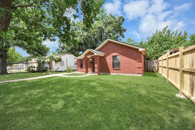 110 Denham Avenue, Pasadena, TX 77506