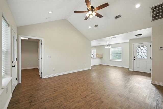 913 N Barrett Avenue, Denison, TX 75020