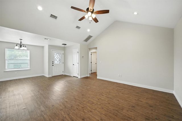 913 N Barrett Avenue, Denison, TX 75020