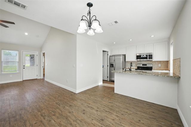 913 N Barrett Avenue, Denison, TX 75020