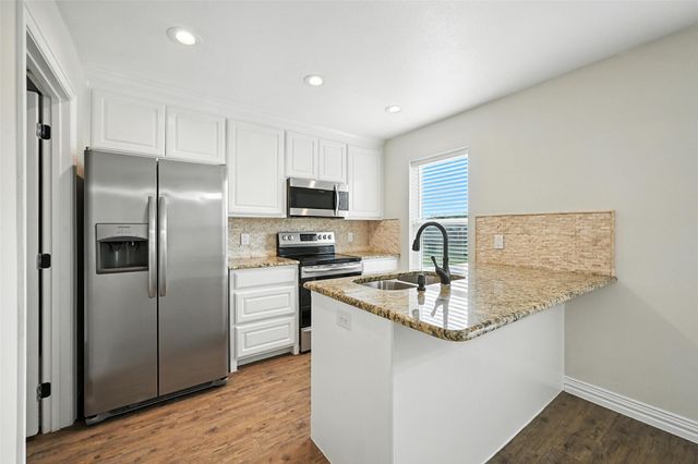 913 N Barrett Avenue, Denison, TX 75020