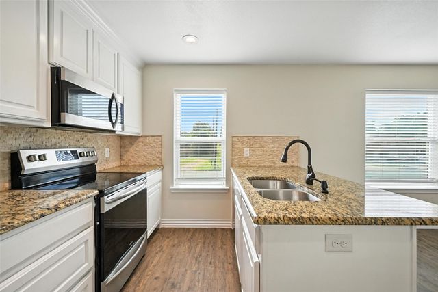 913 N Barrett Avenue, Denison, TX 75020