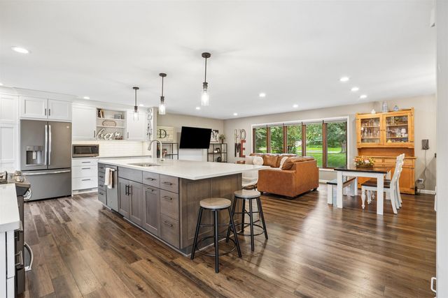811 Oak Park Boulevard, Cedar Falls, IA 50613