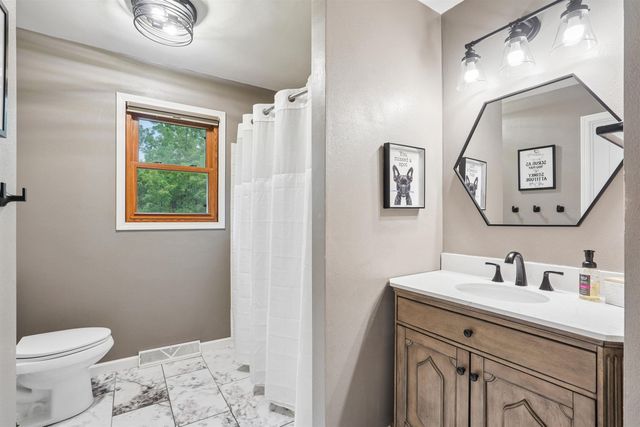 811 Oak Park Boulevard, Cedar Falls, IA 50613