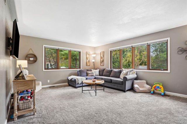 811 Oak Park Boulevard, Cedar Falls, IA 50613