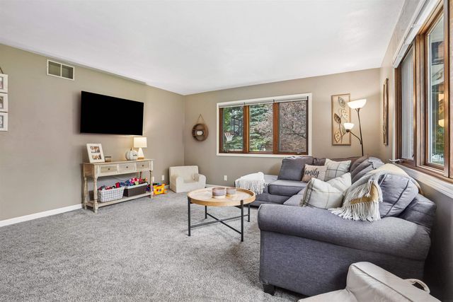 811 Oak Park Boulevard, Cedar Falls, IA 50613